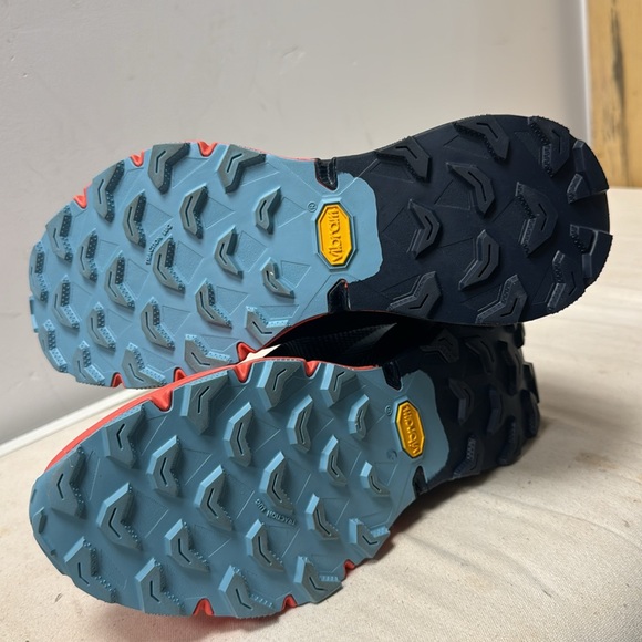 Dynafit Black and Red Running Shoes Never Worn Size 8 - Picture 2 of 3